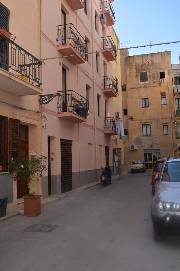 Al Civico 1 Apartments Trapani Eksteriør billede